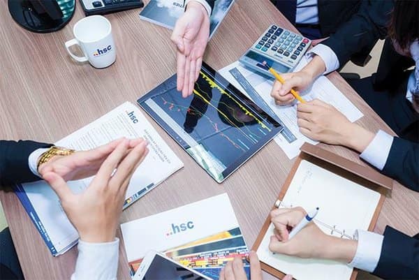 Vốn điều lệ bao nhiêu thì được chào bán cổ phiếu ra công chúng?