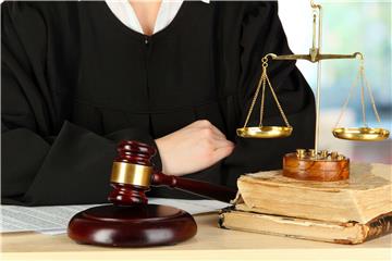 Luật gia và Luật sư khác nhau như thế nào?