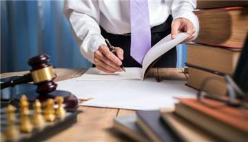 Nguyên đơn có thể phải trả phí thuê luật sư cho bị đơn