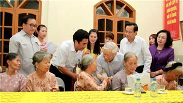 Chi hơn 330 tỷ đồng tặng quà cho người có công