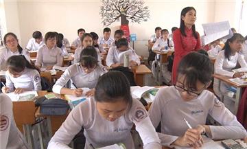 Từ 01/11, học sinh THCS, THPT được dùng điện thoại trên lớp