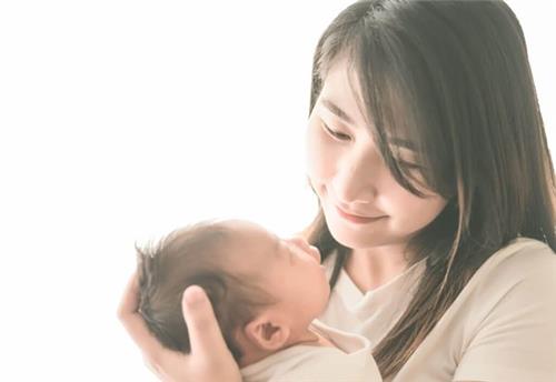 Video: Tất cả khoản tiền lao động nữ nhận được khi sinh con Video: Tất cả khoản tiền lao động nữ nhận được khi sinh con
