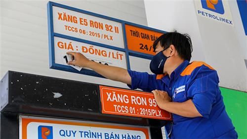 Giá xăng tăng lên mức cao nhất trong vòng 16 tháng