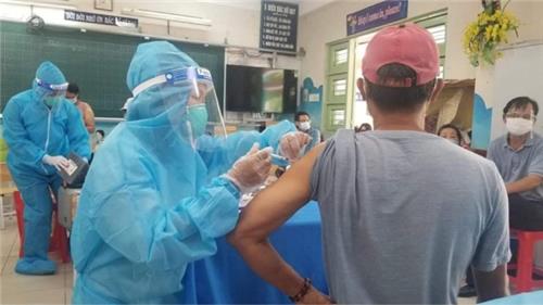 Lưu ý: 5 việc cần làm sau khi tiêm vắc xin phòng Covid-19